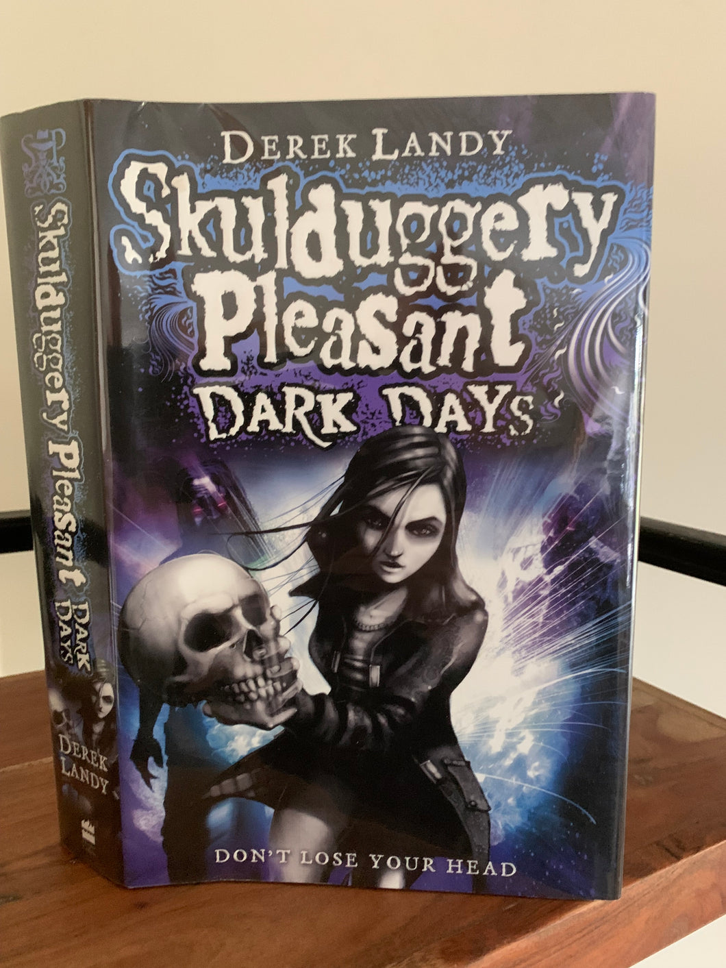 Skulduggery Pleasant - Dark Days  (signed + ghost doodle)