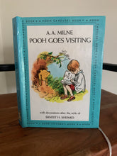 Pooh Goes Visiting - A Pooh Carousel Book