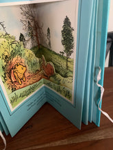 Pooh Goes Visiting - A Pooh Carousel Book