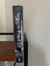 Skulduggery Pleasant - Dark Days  (signed + ghost doodle)