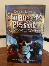 Skulduggery Pleasant - Kingdom of the Wicked  (signed + ghost doodle)