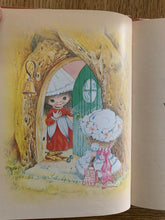 Victoria Plum - Victoria Has a Visitor