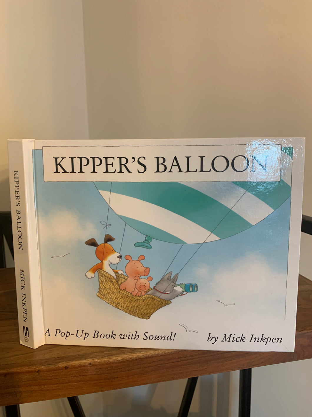 Kipper's Balloon - a pop-up book