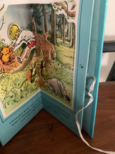Pooh Goes Visiting - A Pooh Carousel Book